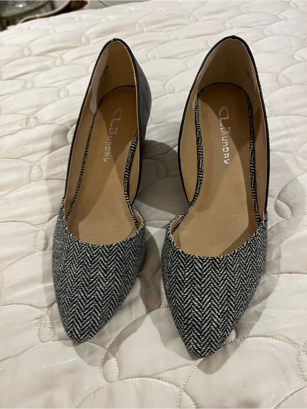 Laundry By Shelli Segal Black and White Herringbone Pointed Wedges